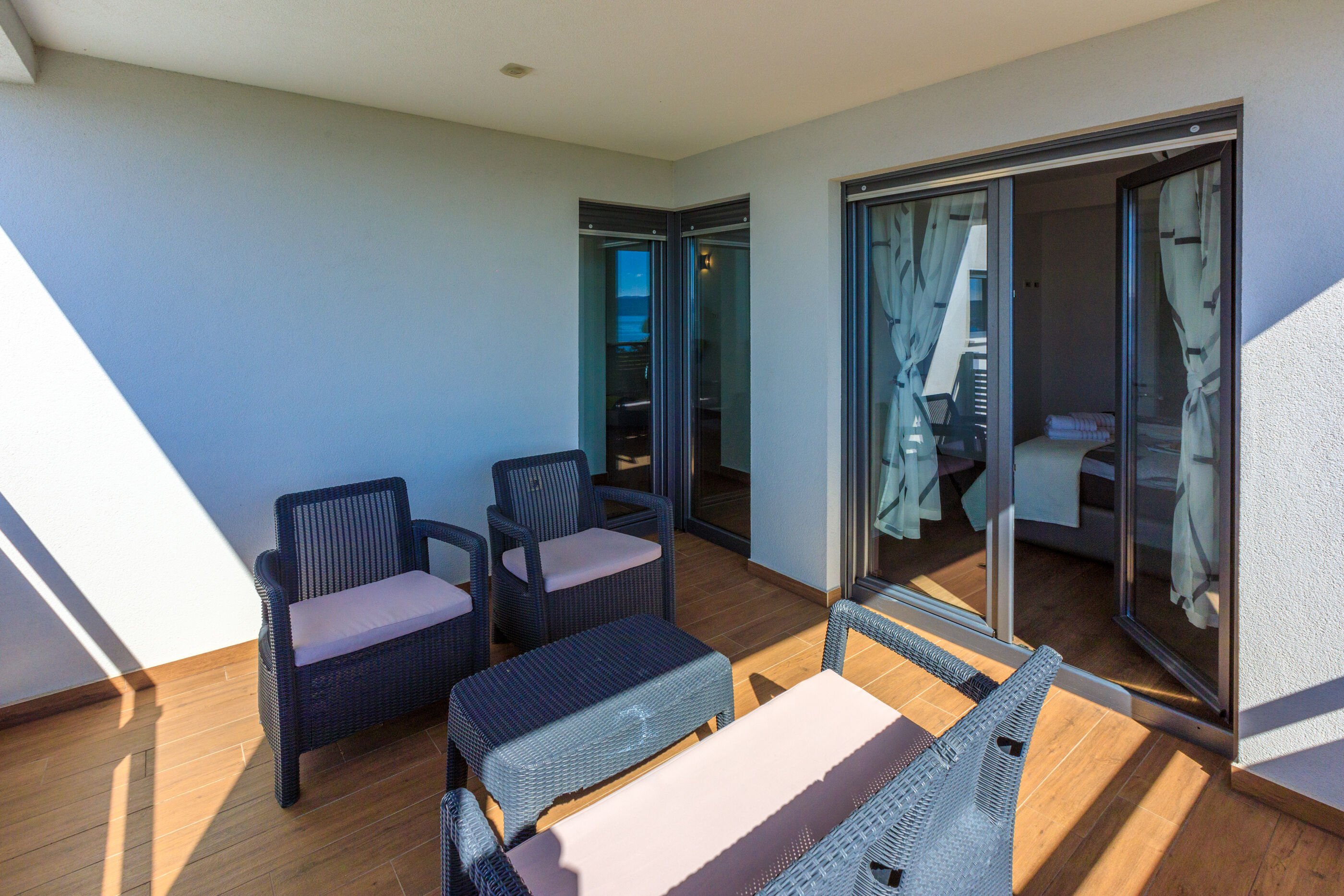 156m² moderne Villa mit Pool, Panoramablick, 114m² Terrasse eingezäunt