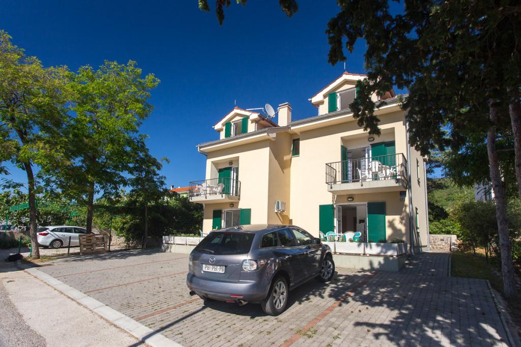Ferienappartement für 4-6 Personen über 2 Etagen mit Balkon und Klima