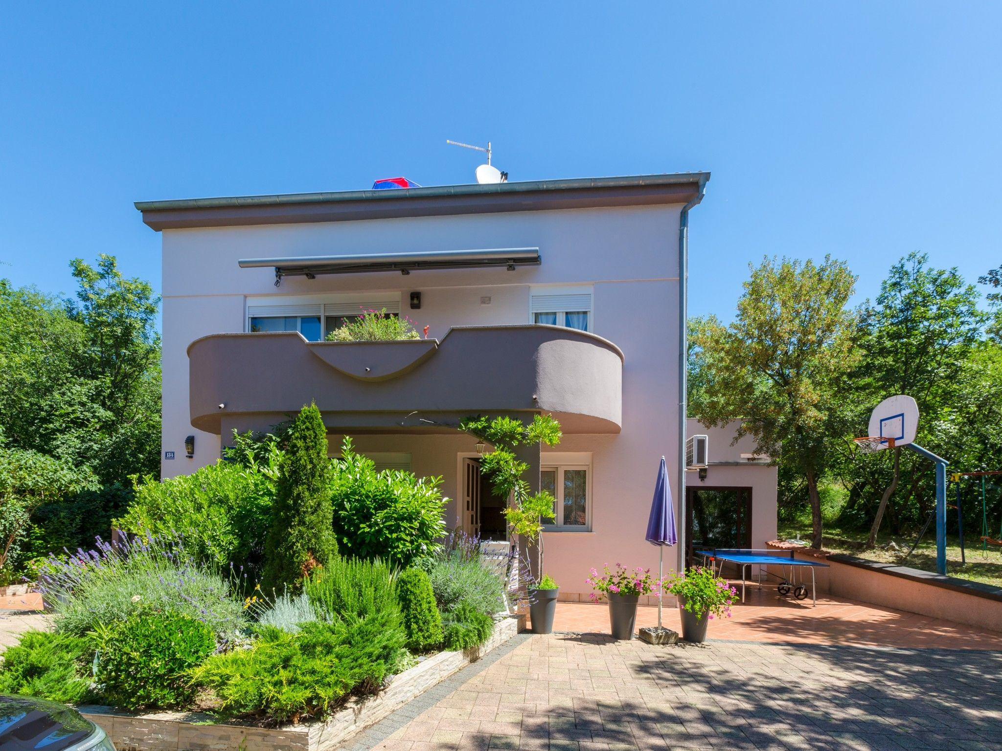 Ruhig gelegenes 70 m² Familienapp. mit Pool, Klima, Spielplatz, 4 Pers