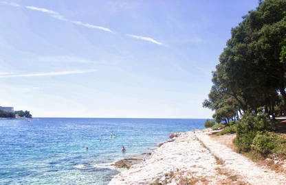 Hundestrand Uvala Sakucani in Pula - Kroati.de √
